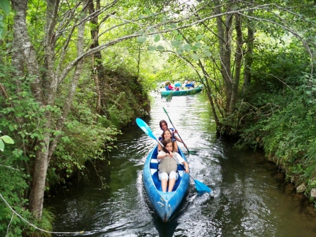 Remando en el rio